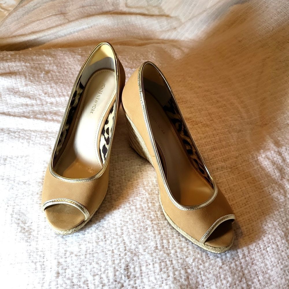 Size 7.5 Jones of New York wedges outlined in gold tan faux suede